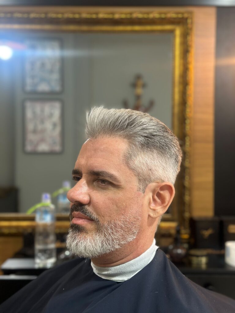 Cortes · Marujos Barbearia — barbearia em Meia Praia, Itapema - SC