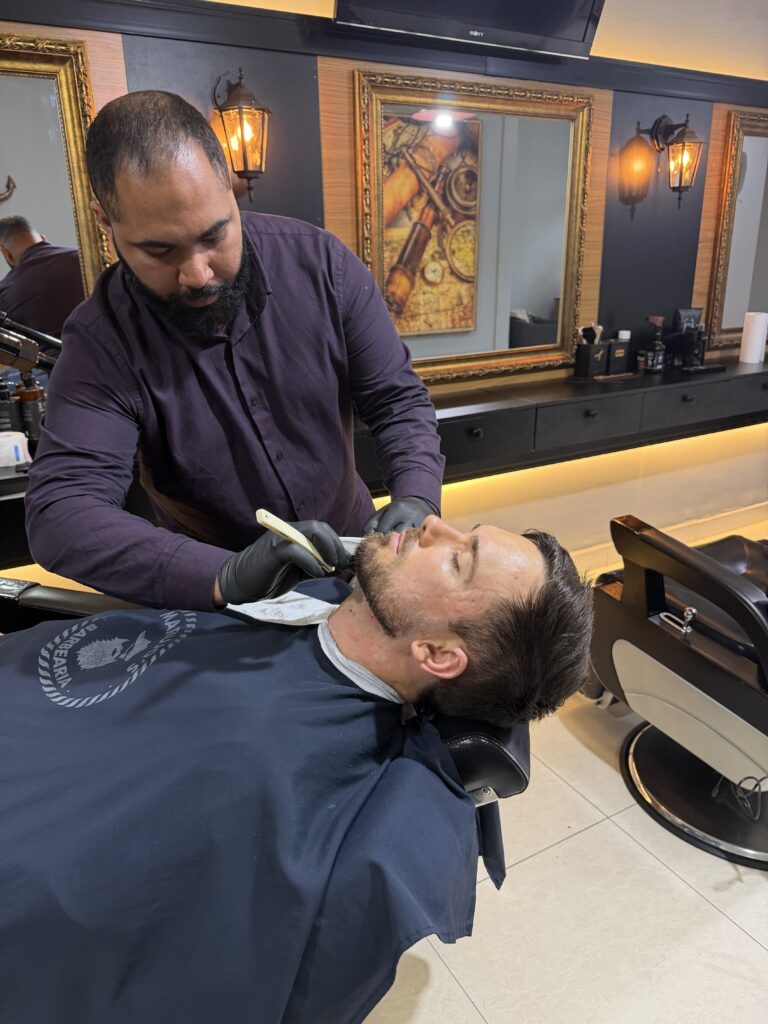 Barbeiro em Meia Praia, Itapema - SC | Marujos Barbearia — barbearia em Meia Praia, Itapema - SC