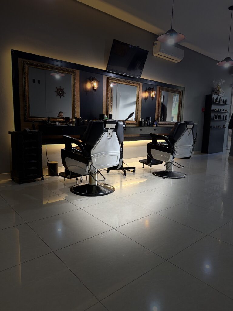 Barbeiro em Meia Praia, Itapema - SC | Marujos Barbearia — barbearia em Meia Praia, Itapema - SC